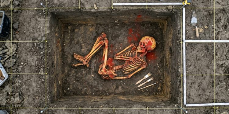 Uma antiga tumba de 4500 anos foi descoberta por arqueólogos