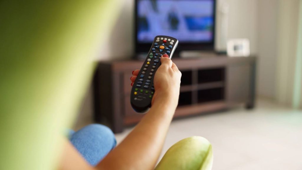 Televisão ligada o dia todo