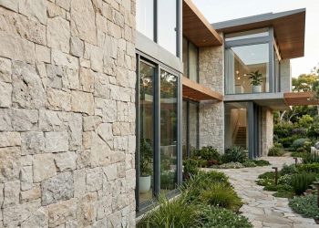 Revestimentos modernos, concreto reforçado e energia solar mudam o jeito de construir casas