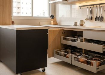 A reforma de cozinha que transformou um espaço apertado e desorganizado em apenas cinco dias