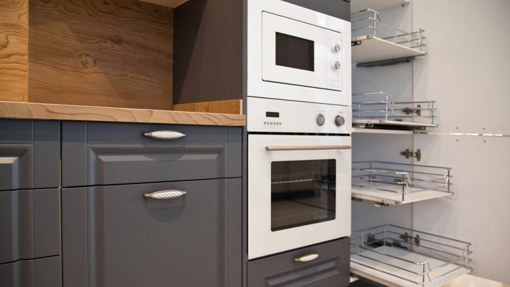 caixa embaixo do forno