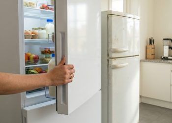 Quanto gasta deixar a geladeira antiga ligada 24 horas ou trocar por um modelo mais eficiente
