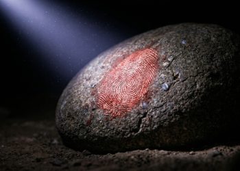 A marca vermelha de 43.000 anos encontrada na Espanha que guarda a impressão digital mais antiga de um neandertal