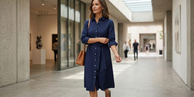 A peça de roupa elegante que está em alta e dispensa combinações complexas, deixando qualquer mulher 40+ com carinha de 25