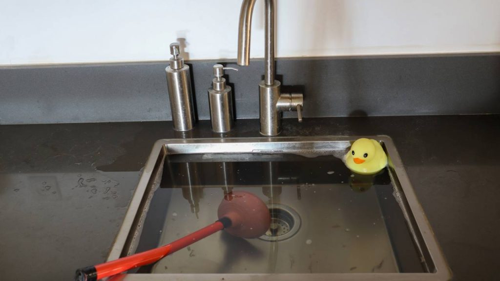 desentupir a pia da cozinha 