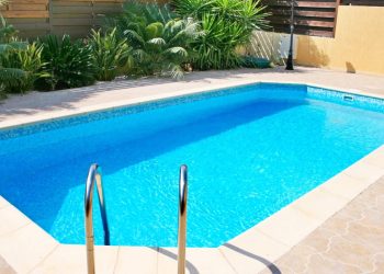 O custo de manter uma piscina em casa pode passar do que muita gente imagina no mês
