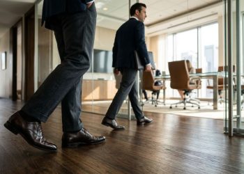 A psicologia destaca o tipo de sapato usado por pessoas que transmitem autoridade sem precisar dizer uma palavra sequer