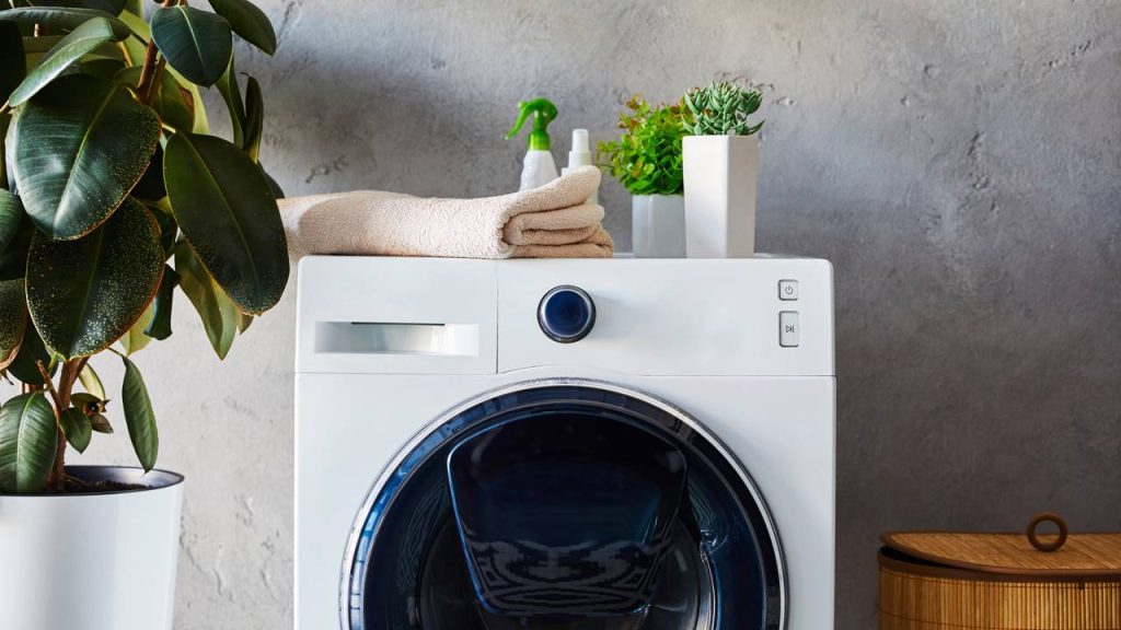 Quanto gasta usar uma máquina de lavar roupa todos os dias ou lavar roupas na mão com a mesma frequência
