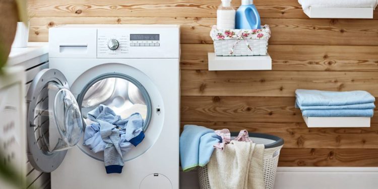 Quanto gasta usar uma máquina de lavar roupa todos os dias ou lavar roupas na mão com a mesma frequência