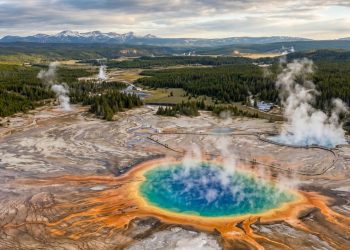 A USGS confirmou que o supervulcão de Yellowstone acumula magma suficiente para cobrir uma cidade inteira em cinzas em poucas horas