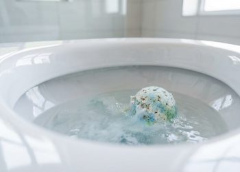Aromatizador de vaso sanitário caseiro super cheiroso e você só precisa de três itens para fazê-lo