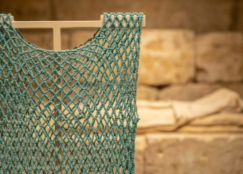 Vestido funerário do antigo Egito, com 4.500 anos, foi encontrado em túmulos do Antigo Império