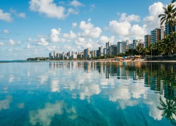 A cidade mais oriental das Américas que ficou na 9ª posição do ranking de qualidade de vida e atrai aposentados com orla organizada