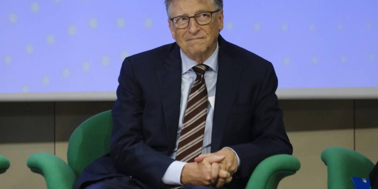 Bill Gates: "Eu escolho uma pessoa preguiçosa para fazer um trabalho difícil, porque uma pessoa preguiçosa encontrará uma maneira fácil de fazê-lo”