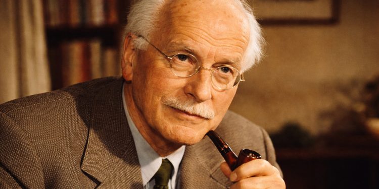 Carl Jung disse a frase que fez milhões refletirem: “Tudo o que nos irrita nos outros pode nos levar a uma compreensão de nós mesmos”
