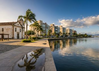 Cidade ao lado de Florianópolis que foi fundada por 182 casais em 1750: a 4ª maior do estado com qualidade de vida top 100 do Brasil