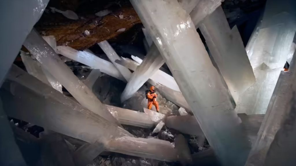 A linda e mortal caverna de Cristal Gigante do México com peças de mais de 500 mil anos