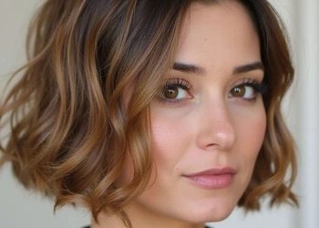 Um corte de cabelo moderno e minimalista dos anos 90 que está de viralizando em 2026