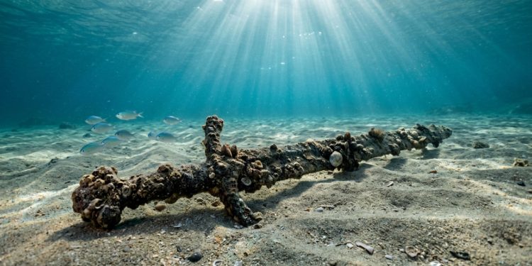 Encontrada no Mar Mediterrâneo, essa espade de 800 anos pode ter participado da maior batalha da Idade Média