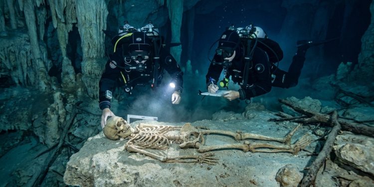 Esqueleto de 8.000 anos é encontrado nas profundezas de cavernas no México