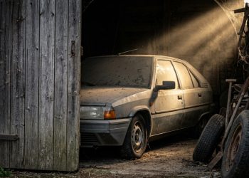 O Citroën guardado num celeiro por 38 anos pelo engenheiro que ajudou a bater um recorde mundial de velocidade