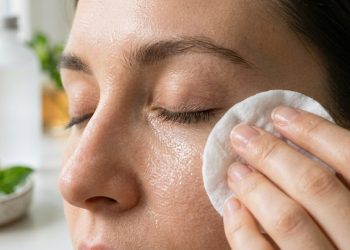 Faça um tônico natural com cascas de pepino e conquiste uma pele hidratada e sem olheiras!
