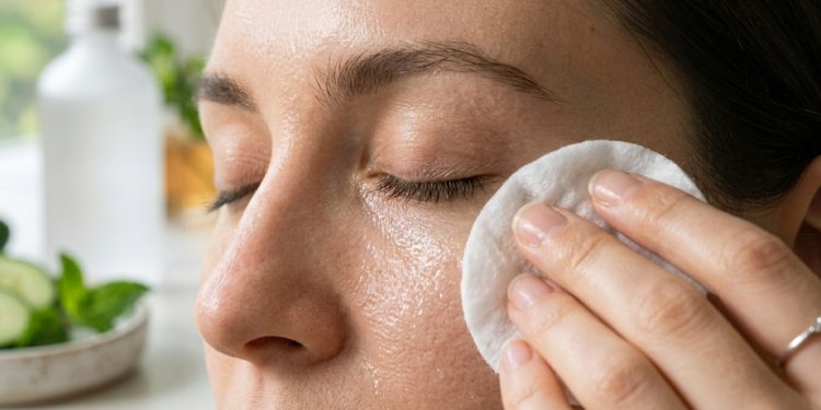 Faça um tônico natural com cascas de pepino e conquiste uma pele hidratada e sem olheiras!