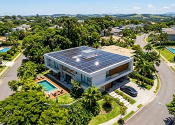Quanto custa instalar energia solar residencial e quanto é possível economizar na conta de luz ao longo dos anos