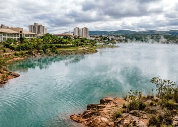 A cidade goiana que abriga o maior manancial hidrotermal do mundo com águas que brotam do chão a até 57°C