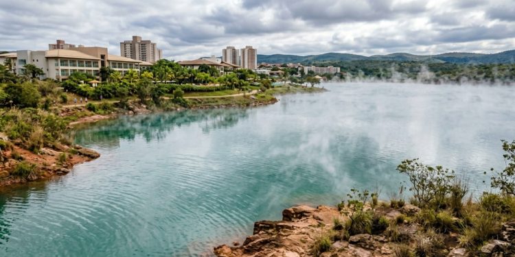 A cidade goiana que abriga o maior manancial hidrotermal do mundo com águas que brotam do chão a até 57°C