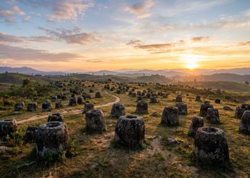 O planalto do Laos guarda milhares de jarras de pedra de dois milênios e a ciência ainda não sabe para que serviam