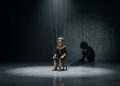 Segundo a psicologia, a criança que nunca dava trabalho pode ter aprendido apenas que seus sentimentos eram um problema