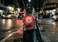 O ponto azul que aparece nas lanternas de motos pelo Brasil tem história, tem apelo e tem multa prevista em lei