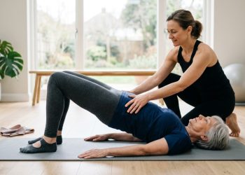 Pilates da vovó: 5 exercícios de baixo impacto para fortalecer os músculos e melhorar a mobilidade após os 60 anos