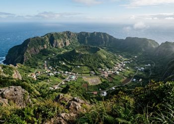 Isolada no Japão, uma vila com cerca de 170 habitantes em meio a uma rara formação vulcânica