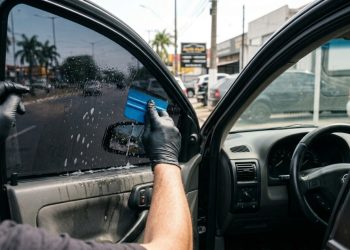 Qual o valor gasto para instalar película automotiva e evitar calor excessivo e entrada de luz direta no carro
