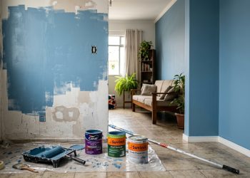 Vale mais a pena pintar a casa por conta própria ou contratar um pintor profissional para evitar manchas