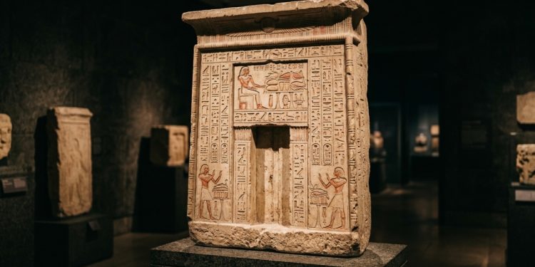 Arqueólogos encontram uma “porta mágica” misteriosa no Antigo Egito