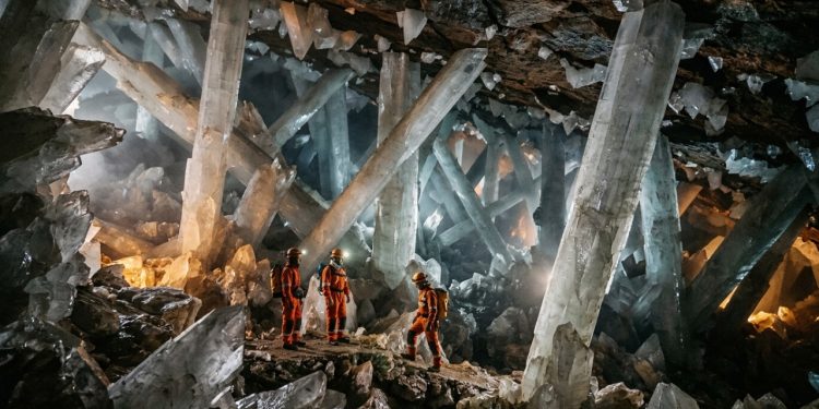 A linda e mortal caverna de Cristal Gigante do México com peças de mais de 500 mil anos