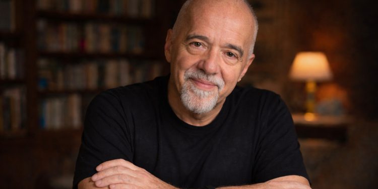 Paulo Coelho, “Seja forte para que ninguém o vença, nobre para que ninguém o humilhe e você mesmo para que ninguém se esqueça de você”: como não se perder no ruído do mundo