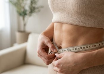 Um exercício japonês para cintura fina e barriga lisa: leva de 2 a 3 minutos