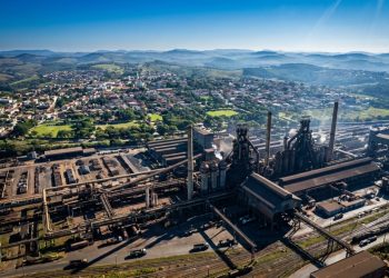 12% do aço do Brasil sai de uma cidade do interior com 40 mil habitantes: a sede da maior usina siderúrgica da Gerdau no mundo