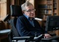 Stephen Hawking, cientista: "Pessoas quietas e pacíficas têm as mentes mais fortes e expressivas."