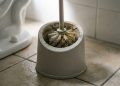 Veja o que você precisa fazer para manter sua escova de vaso sanitário realmente limpa e quando deve troca-la