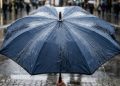 Você sabe para que serve a ponta metálica do guarda-chuva?