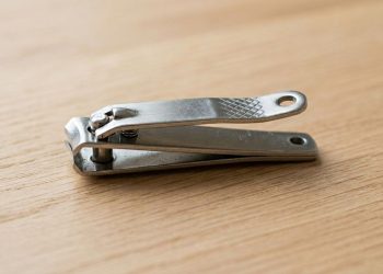 Você sabe qual é a função do furo no cortador de unhas?