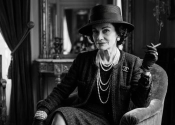 Citação do dia de Coco Chanel: "Você pode ser deslumbrante aos trinta, encantadora aos quarenta e irresistível pelo resto da vida.”