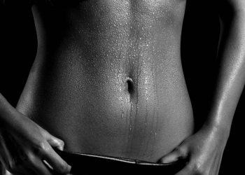 Não uso aparelhos e nem peso: firmei minha barriga com um exercício parado no lugar e notei diferença em poucos dias