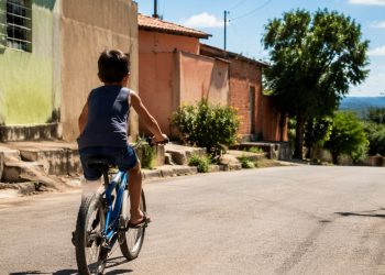 Por que as crianças das décadas de 60 e 70 parecem mentalmente mais fortes do que as de hoje