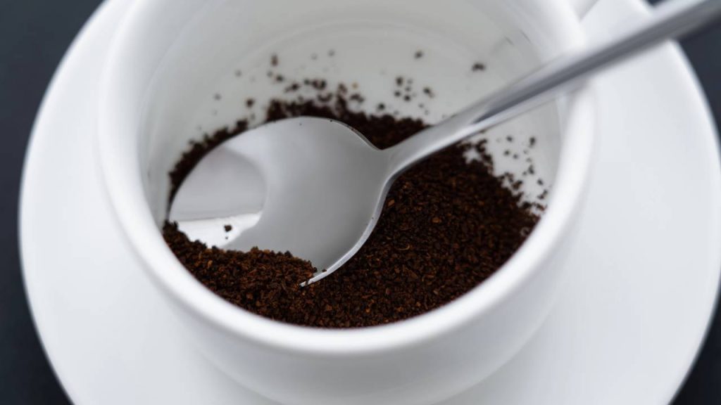 café usado com bicarbonato de sódio
